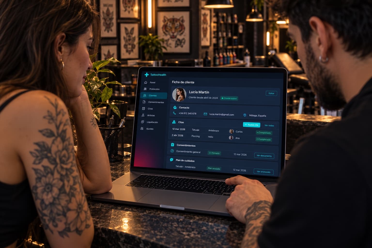 Ficha de cliente con citas, consentimientos y cuidados